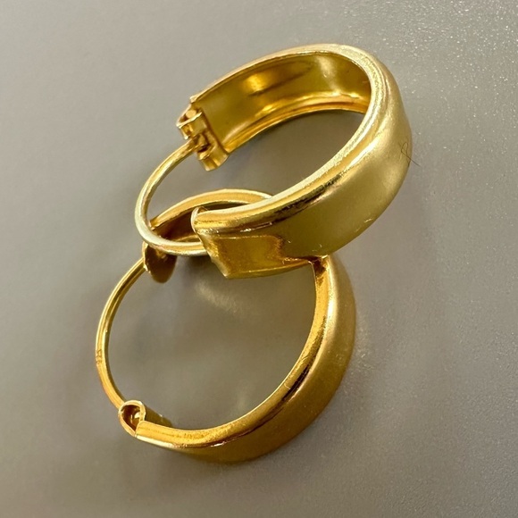 14k Gold Vermeil Semi-Wide Small Hoop Earrings 14mm - Picture 9 of 16